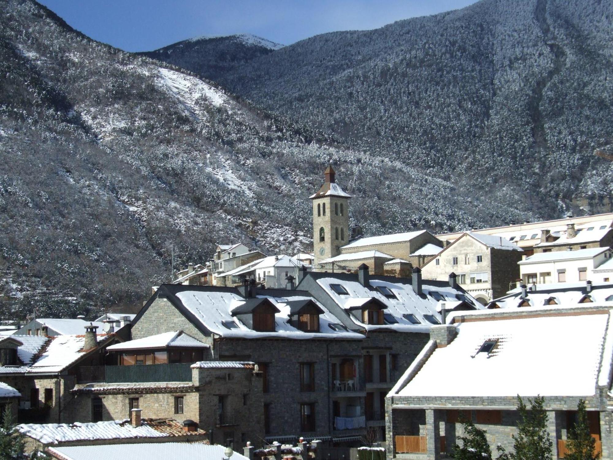 Отель Tierra De Biescas Экстерьер фото